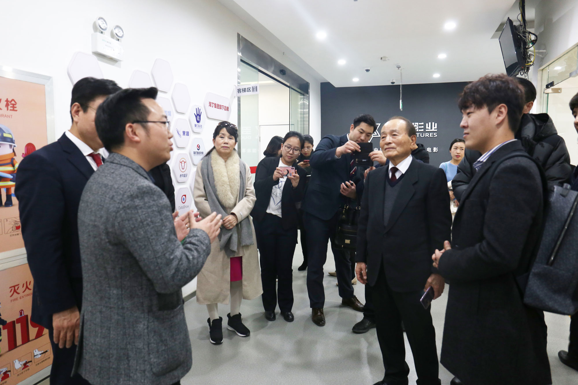 韩国前副总理吴明先生一行来访木牛盒子总部 ，木牛盒子获高度评价
